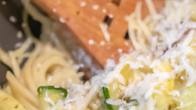 Deliciously Keto: Creamy Garlic Parmesan Zoodles in Under 30 Minutes!