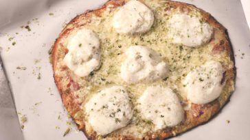 Deliciously Keto: 2025’s Ultimate Cauliflower Pizza Crust Recipe